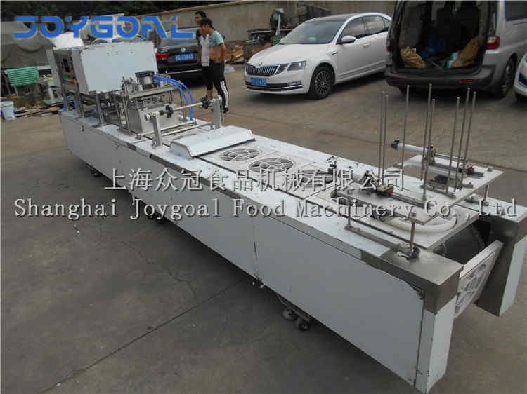 September 8, 2018，one BHJ-1 automatic big tray sealing machine is sent to custom